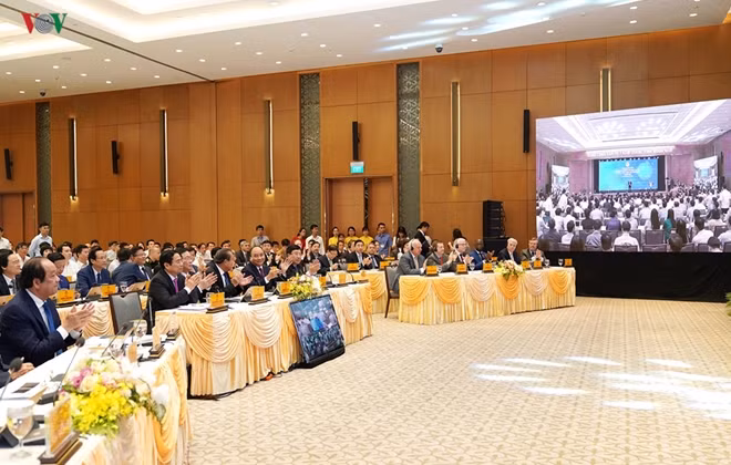 Các đại biểu dự sự kiện khai trương Hệ thống e-Cabinet.