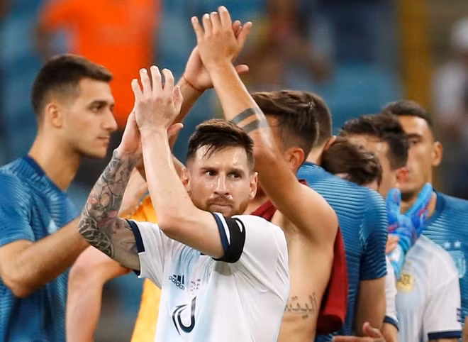 Hôm nay Messi đón sinh nhật và cũng là ngày Argentina nhọc nhằn giành tấm vé vào tứ kết Copa America. Ảnh: Reuters.