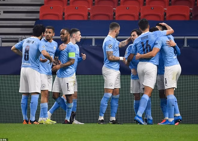 Tuy nhiên cũng chỉ cần 3 phút sau đó và không cần tới một quả phạt đền nào ManCity đã có được điều mình cần. Pha tạt bóng của Joao Cancelo loại bỏ toàn bộ hàng phòng ngự đội bóng nước Đức để Bernardo Silva đánh đầu ghi bàn mở tỷ số.