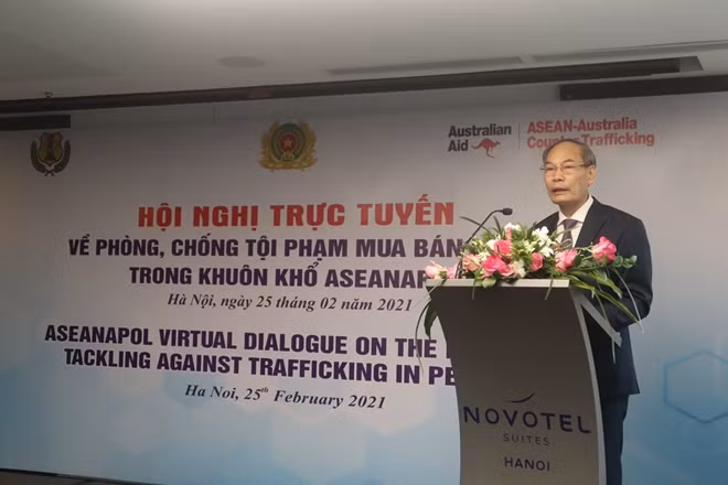 Thiếu tướng Đỗ Văn Hoành phát biểu khai mạc hội nghị.