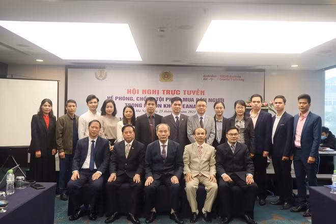 Các đại biểu Việt Nam tham dự hội nghị.
