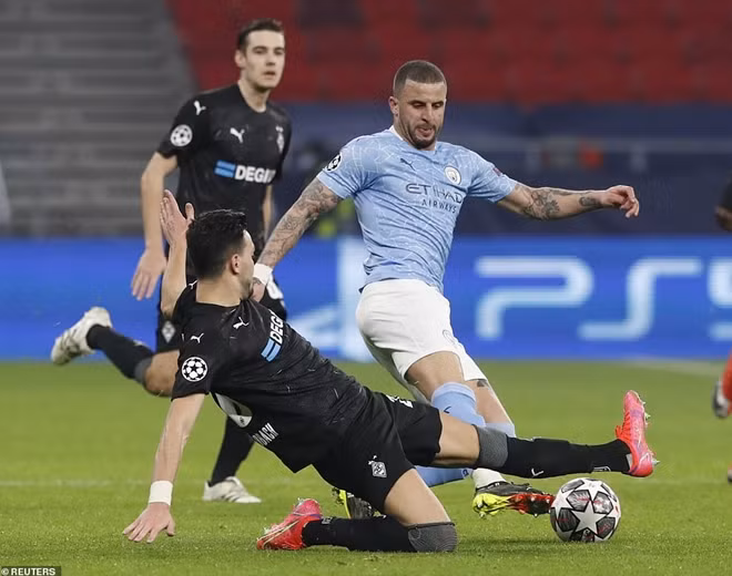 Tuy nhiên đội bóng của Pep Guardiola vẫn nhập cuộc đầy chủ động và thể hiện trình độ hơn hẳn.