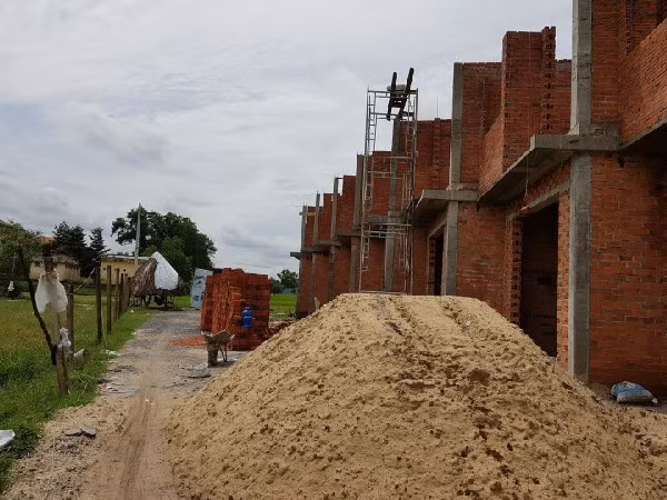 “Cơn sốt” giá ảo đất nền tiềm ẩn nhiều rủi ro, đã và đang tác động tiêu cực đến thị trường BĐS. “Cơn sốt” giá ảo đất nền tiềm ẩn nhiều rủi ro, đã và đang tác động tiêu cực đến thị trường BĐS.
