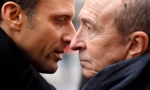 Tổng thống Macron (trái) và Bộ trưởng Nội vụ Collomb.