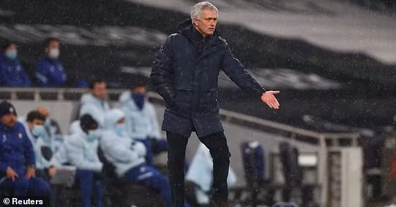 Đoàn quân của Jose Mourinho hiện thời đang chỉ còn là cái bóng của chính họ hồi đầu mùa khi lâm vào cuộc khủng hoảng trầm trọng. Đoàn quân của Jose Mourinho hiện thời đang chỉ còn là cái bóng của chính họ hồi đầu mùa khi lâm vào cuộc khủng hoảng trầm trọng.