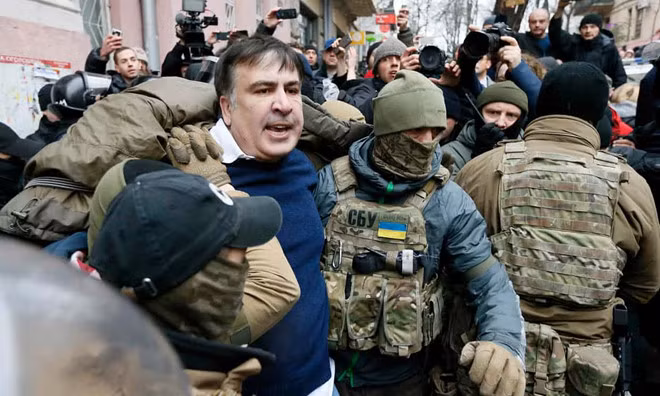 Ông Mikheil Saakashvili khi bị bắt.