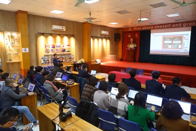 Chuyên gia VNPT triển khai nền tảng học và thi trực tuyến VNPT E-Learning với các trường Archimedes.