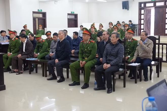 Các bị cáo tại phiên toà sơ thẩm.