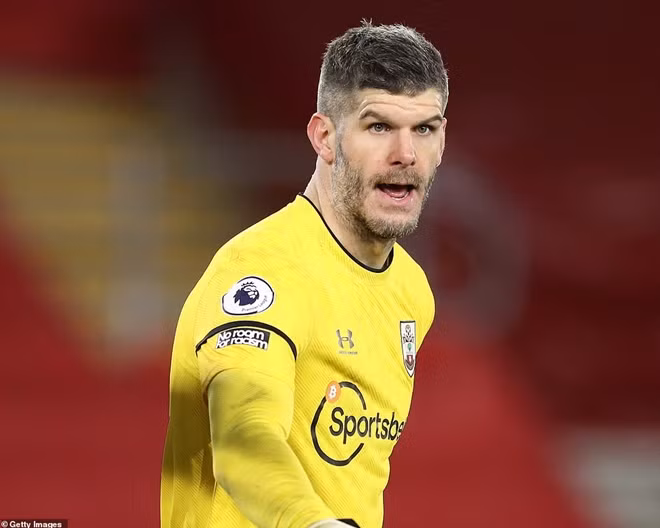 Điều đó giúp thủ thành Fraser Forster dù không quá xuất sắc vẫn có 90 phút giữ sạch lưới trước hàng công trứ danh của Liverpool.