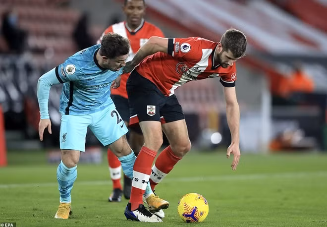 Một hàng thủ chơi tập trung và chặt chẽ giúp Southampton gần như bịt kín mọi con đường dẫn tới khung gỗ của họ.