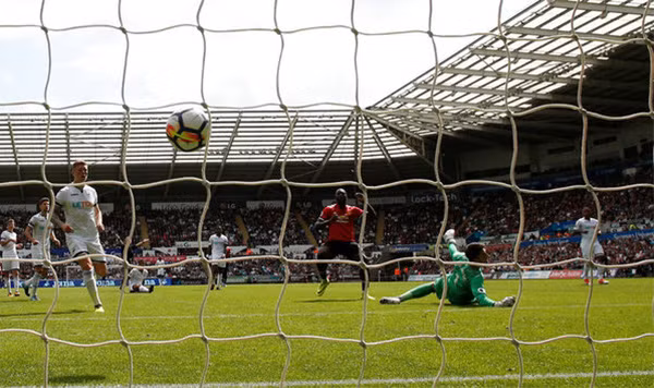 Bàn thắng nâng tỷ số lên 2-0 của Lukaku. Ảnh: Reuters.