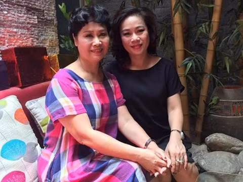 Hai chị em nghệ sỹ Quế Hằng và Thúy Phương.
