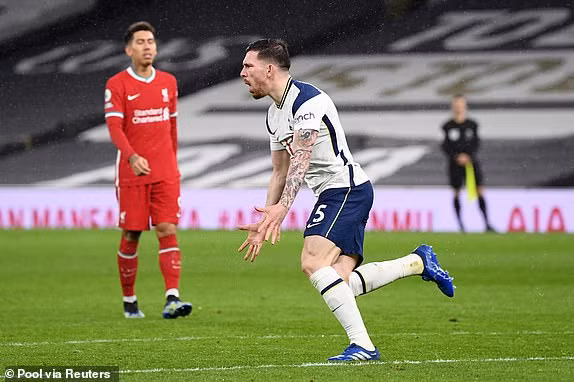 Dù sau đó Tottenham có được bàn rút ngắn tỷ số xuống 1-2 tuy nhiên đó cũng là tất cả những gì mà các học trò của "người đặc biệt" làm được ở trận đấu này.