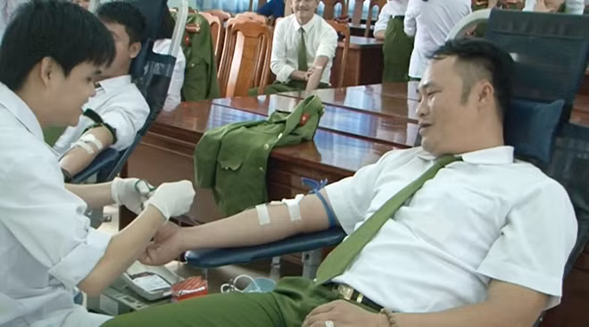 Đã có gần 300 đơn vị máu do cán bộ, chiến sỹ, đoàn viên thanh niên Trại giam Đồng Sơn tình nguyện trao cơ hội sống cho các bệnh nhân.