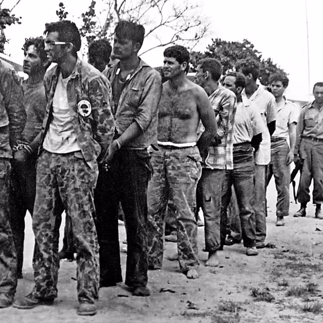 Tù binh Cuba lưu vong bị bắt.