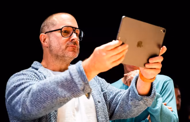 Jony Ive đã tự viết nên huyền thoại về mình qua những sản phẩm công nghệ của Apple.