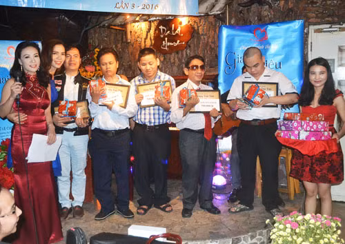 Các thí sinh trong đêm chung kết cuộc thi “Giai điệu trái tim” lần 3.