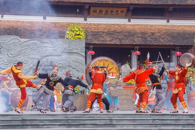 Tại buổi lễ kỷ niệm còn có phần biểu diễn tái hiện lai chiến công hiển hách của Hoàng đế Quang Trung và nghĩa quân Tây Sơn 230 năm trước.