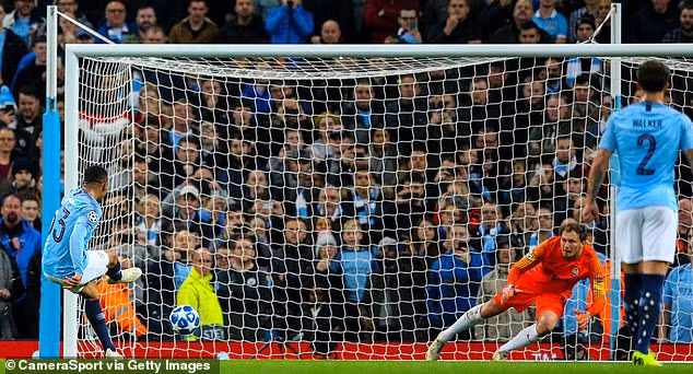 Gabriel Jesus có cú hattrick trong trận này.