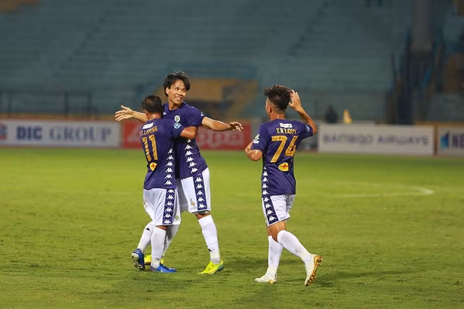 Dẫu thế thì Hà Nội FC vẫn có dàn cầu thủ chất lượng hơn và họ cũng có được bàn mở tỷ số ở phút 31.
