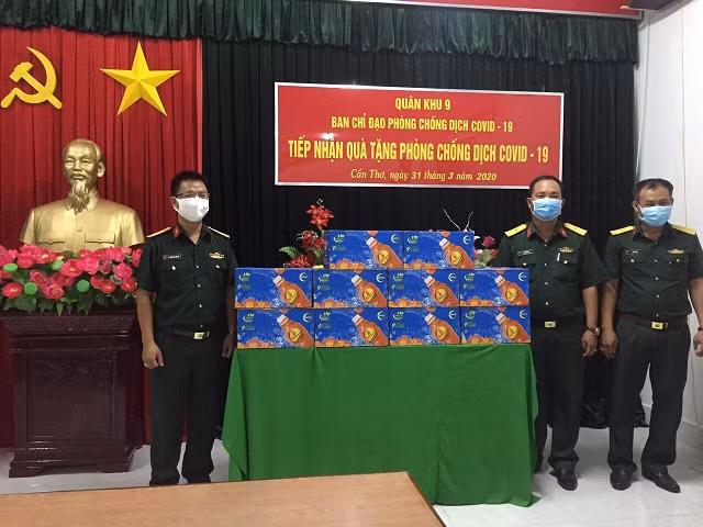 Hơn 16.000 sản phẩm Trà thanh nhiệt Dr Thanh được chuyển tới tiếp sức y bác sĩ các bệnh viện, cơ quan y tế tuyến đầu chống dịch COVID-19 ở Trung ương và Hà Nội Hơn 16.000 sản phẩm Trà thanh nhiệt Dr Thanh được chuyển tới tiếp sức y bác sĩ các bệnh viện, cơ quan y tế tuyến đầu chống dịch COVID-19 ở Trung ương và Hà Nội