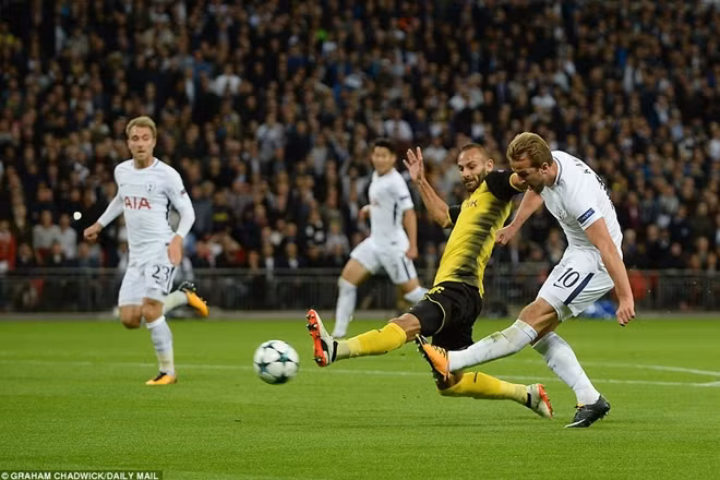Kane có công lớn với cú đúp giúp Tottenham có vị trí thứ 2 tại bảng H. Ảnh: Dailymail.