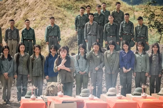 Một hình ảnh xúc động trong MV “Cúc ơi”.