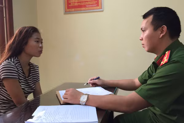 Lê Hà Vi khai nhận tại cơ quan Công an. Lê Hà Vi khai nhận tại cơ quan Công an.