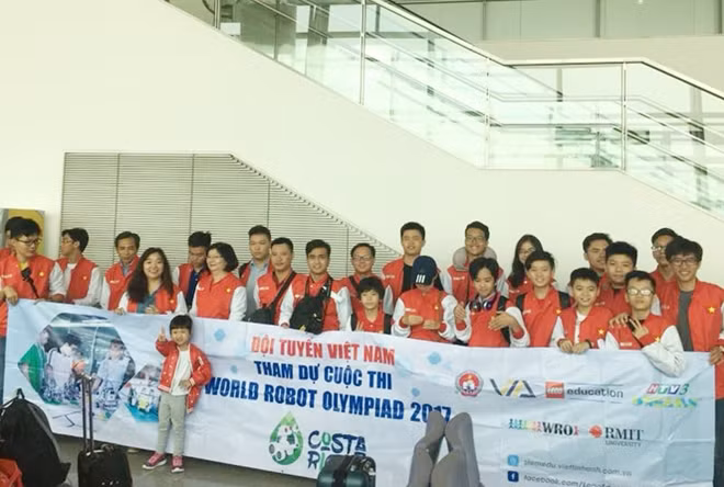Đoàn học sinh Việt Nam tham dự cuộc thi Robotics Quốc tế năm 2017, ảnh Minh Hải