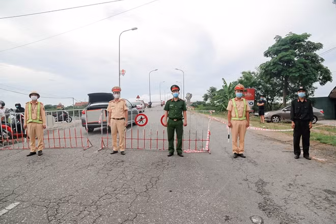 Từ trưa 8.6.2021, TP Hà Tĩnh chính thức bước vào thiết lập vùng cách ly y tế.