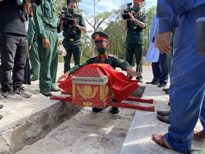 Truy điệu và an táng hài cốt liệt sĩ tìm thấy tại Chiến khu Ba Lòng