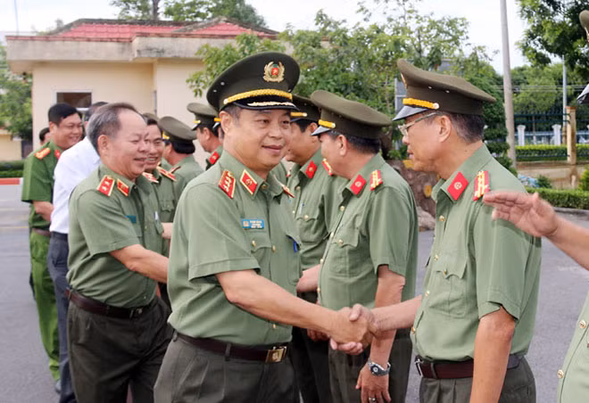 Thứ trưởng Phạm Dũng kiểm tra công tác tại Công an tỉnh Bạc Liêu.