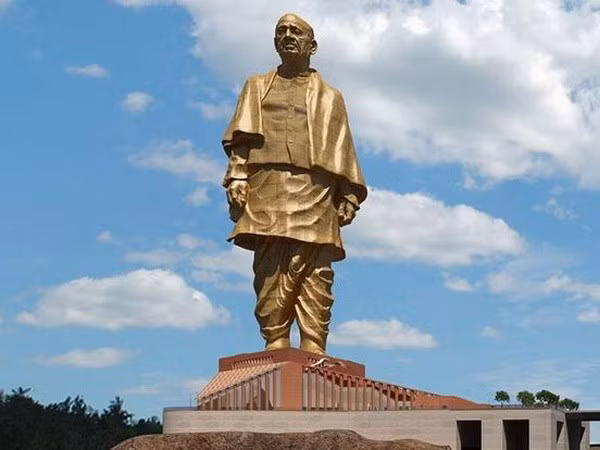 Bức tượng Sardar Vallabhbhai Patel cao 182m.