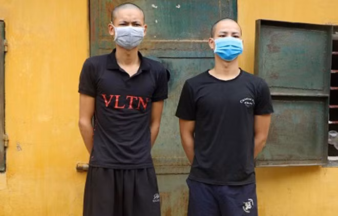 Các bị can Vũ Duy Long và Trần Duy Trường tại cơ quan Công an. Các bị can Vũ Duy Long và Trần Duy Trường tại cơ quan Công an.