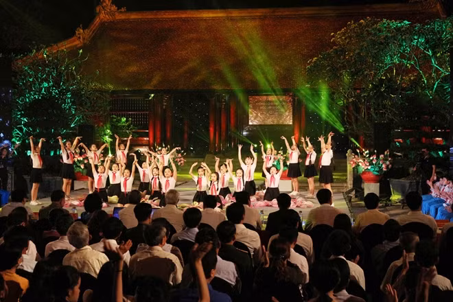 Một tiết mục nghệ thuật tại chương trình. Ảnh: TTXVN.