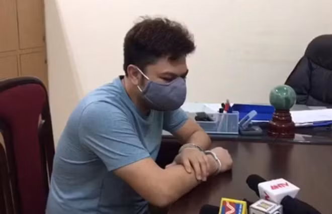 Đối tượng Hoàng Phi Long tại cơ quan Công an.