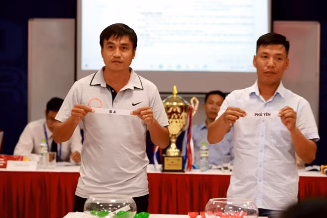 Các đội đã tiến hành bốc thăm xếp lịch thi đấu tại cuộc họp kỹ thuật chiều 16/9. Ảnh: VFF.