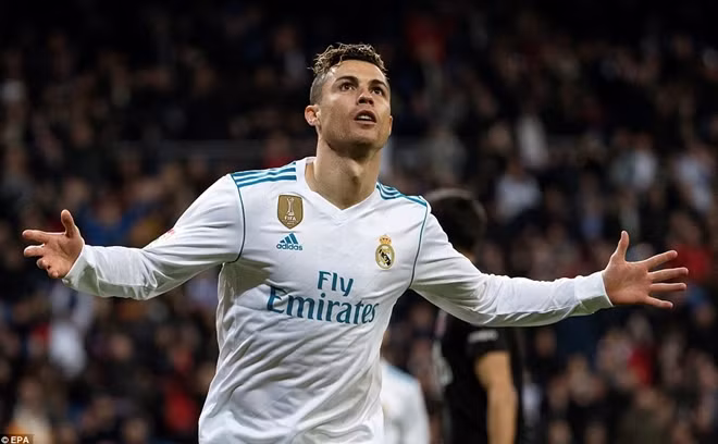 Ronaldo ghi 4 bàn thắng cho chiến thắng hủy diệt của Real. Ảnh: EPA.