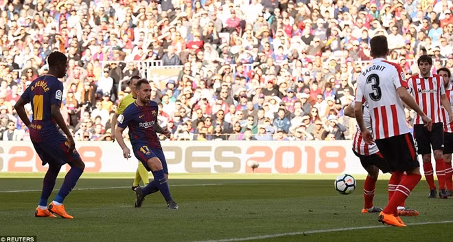 Paco Alcacer ghi bàn thắng sớm từ phút thứ 8. Ảnh: Reuters.