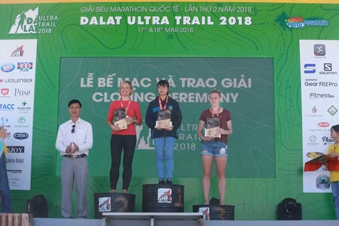 Top 3 nữ 21km. Ảnh: Hải Đăng.