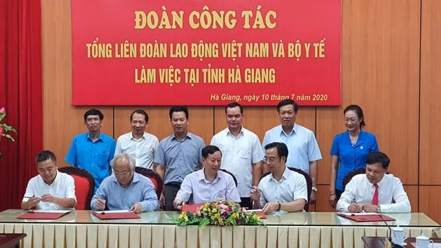 Lễ ký hỗ trợ chuyên môn giữa các bệnh viện trung ương cho ngành y tế Hà Giang.