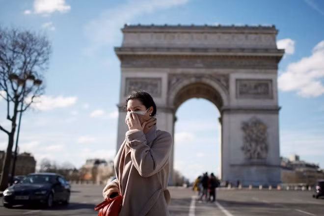 Dịch COVID-19 đã khiến nhiều người quyết định rời Paris về các tỉnh lẻ sinh sống.