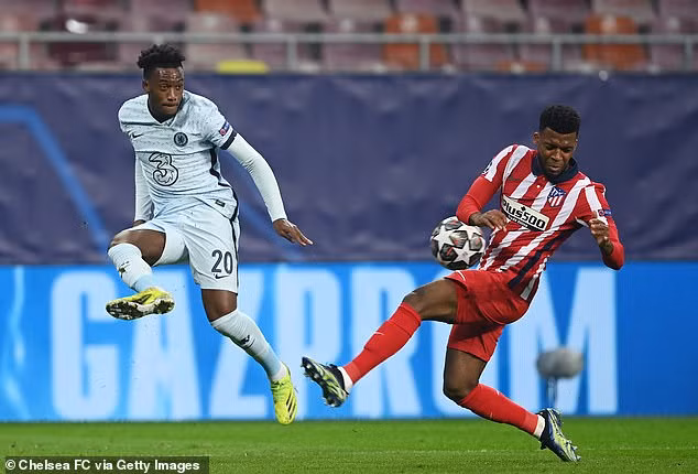 Atletico và Chelsea có trận lượt đi tại vòng đấu loại trực tiếp Champions League. Do Tây Ban Nha đang áp dụng những biện pháp chống dịch quyết liệt nên trận đấu này không diễn ra tại "sào huyệt" Wanda Metropolitano của đội bóng thủ đô Madrid mà là tại SVĐ Arena Nationala nằm ở thủ đô Bucharest của Romania.