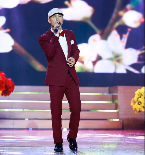 Thiên Bảo lãng tử trên sân khấu "Solo cùng Bolero".