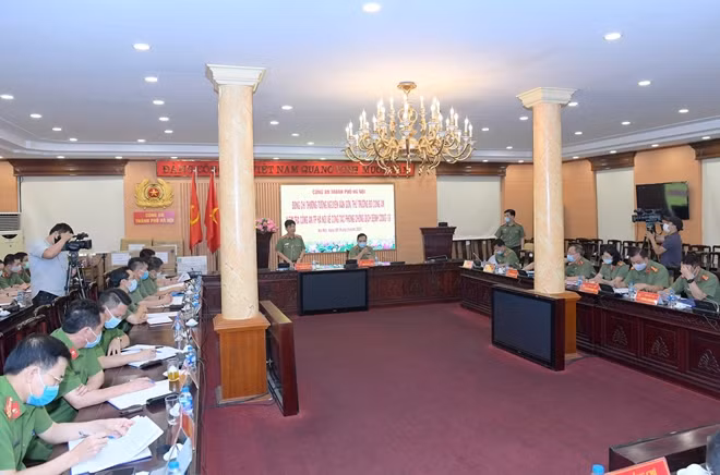Các đại biểu dự buổi làm việc.