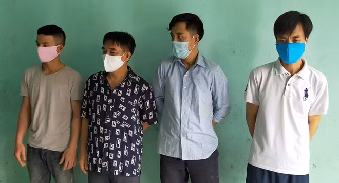 Các đối tượng trộm cắp 61 con lợn bị Công an Thiệu Hóa bắt giữ.