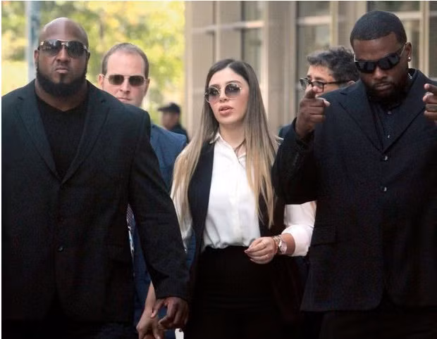 Emma được vệ sĩ đưa ra khỏi Tòa án Liên bang Brooklyn ngày 17-7-2019. Ảnh: Getty Images.