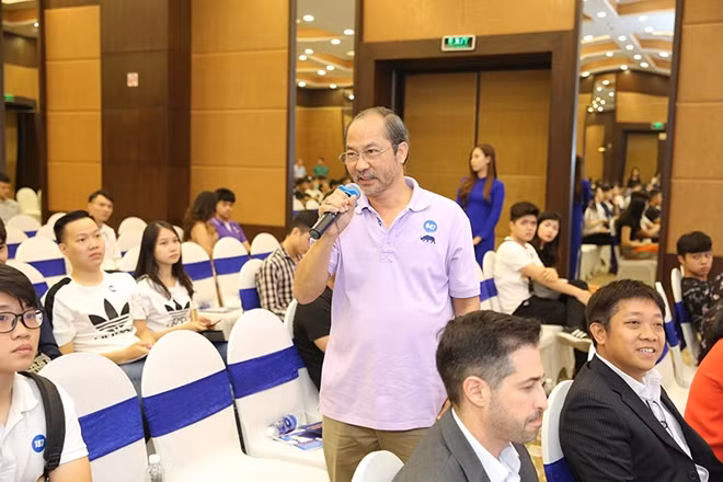 Vị phụ huynh quyết bỏ 500 triệu tích luỹ lấy vốn ban đầu cho con đi học phi công.