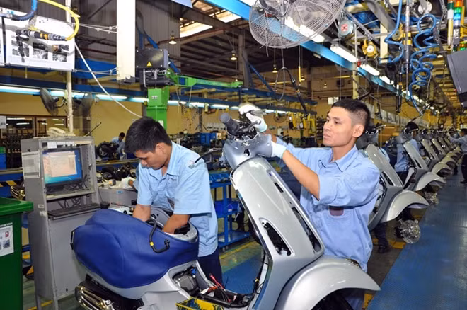 Các doanh nghiệp FDI luôn quan tâm đến vấn đề sở hữu trí tuệ. Trong ảnh: Lắp ráp động cơ xe máy tại Công ty Piaggio Việt Nam- Ảnh Chu Kiều.