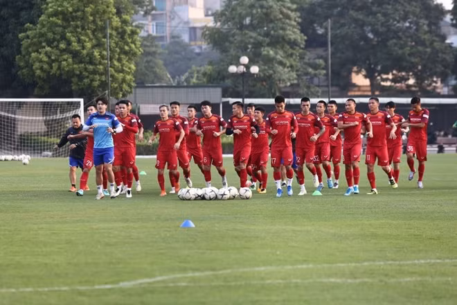 Sau một ngày "xả trại" nghỉ ngơi, hôm nay (30-9) ĐTQG Việt Nam tiếp tục tập trung luyên tập để chuẩn bị cho trận gặp Malaysia vào ngày 10-10 tới đây.